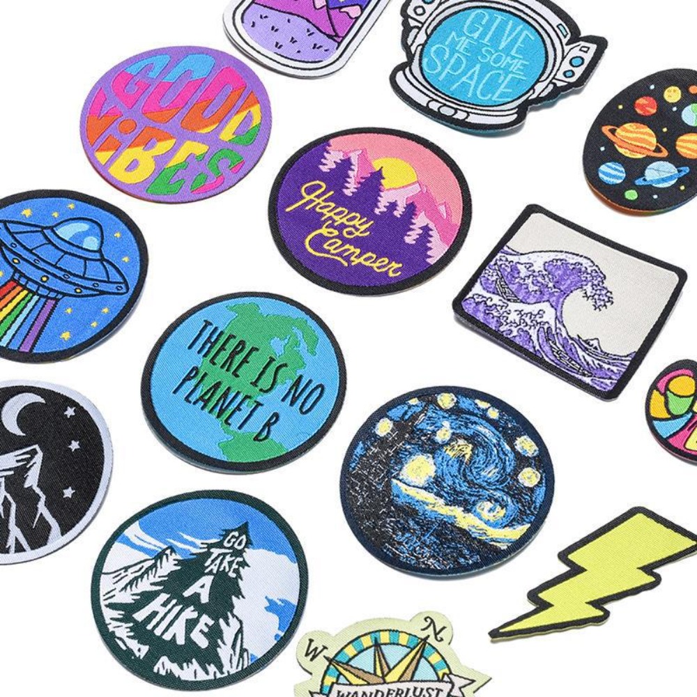 Cartoon Landscape Space Woven  - Sewing Label recension och pris