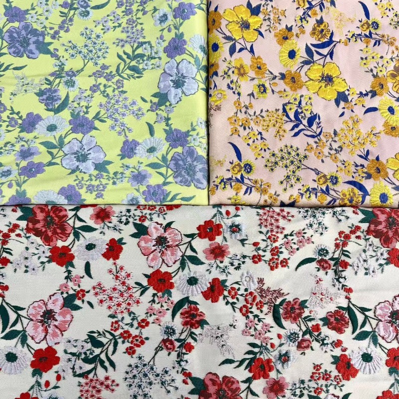 Red Small Floral Jacquard Fabr - Vintage Sewing Textile recension och pris